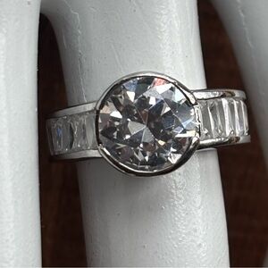 EUC Sterling Silver Ring